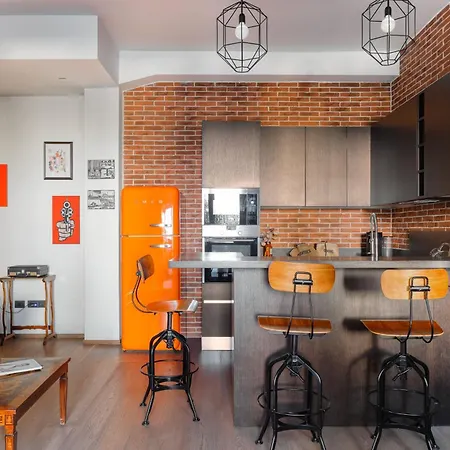 Hostmate - - Magenta 52 - Cadorna