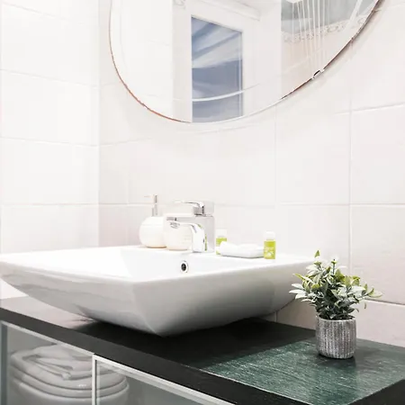 Apartment Easylife - Pearl With Balcony On Ticinese District *