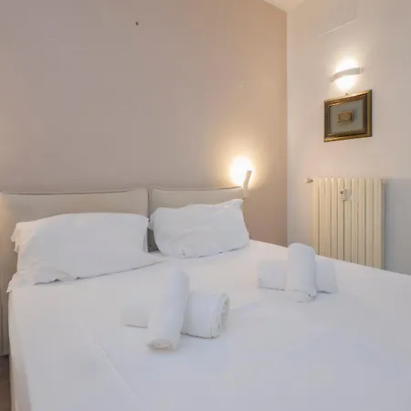 Apartament I Host - Della Torre 9 *