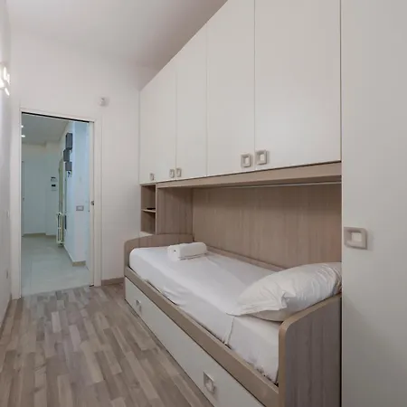 I Host - Della Torre 9 * Milan