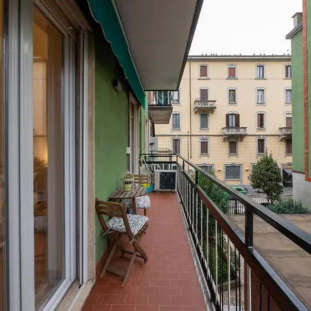 I Host - Della Torre 9 * Milan