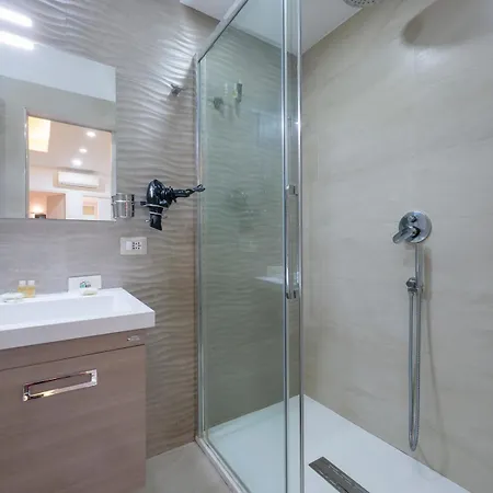 I Host - Della Torre 9 *