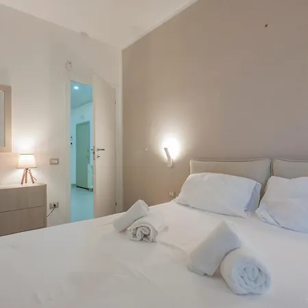 I Host - Della Torre 9 *