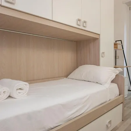 I Host - Della Torre 9 Apartament