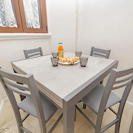 Appartement Torre Di Nolo - Metro Station Turro M1 Milaan