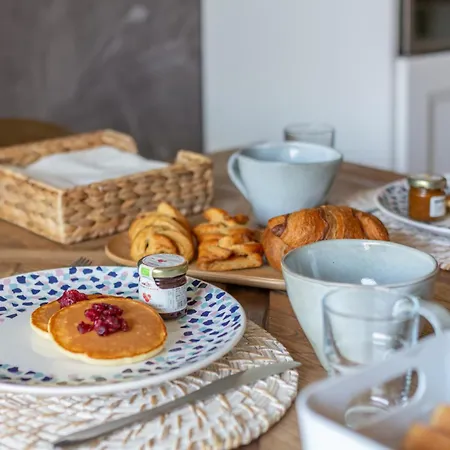 Spacious & Stylish 1-bedroom With Terrace ミラノ