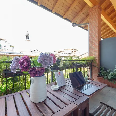 Spacious & Stylish 1-bedroom With Terrace アパート *