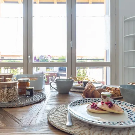 アパート Spacious & Stylish 1-bedroom With Terrace *