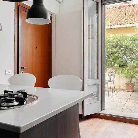 Just Urban - Elegante Con Terrazzo A Porta Venezia *