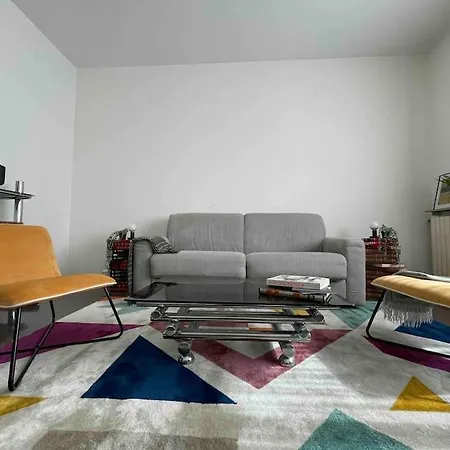 Artsy Flat With Shared Pool