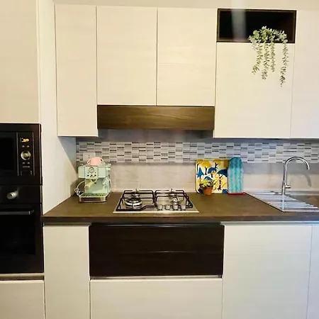 Artsy Flat With Shared Pool * Milan