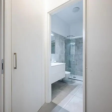 Duomo - Jacuzzi E Terrazzo - Cinema - Free Parking - Gym