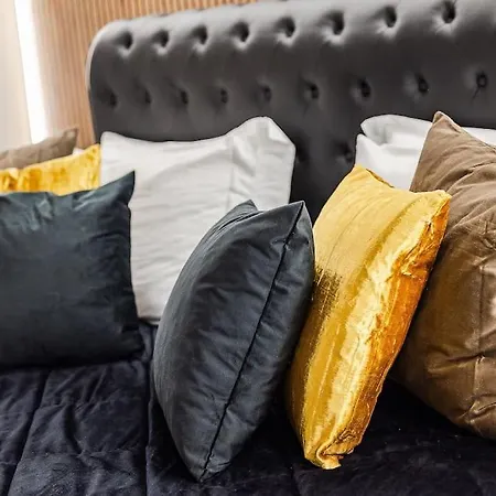 Duomo - Jacuzzi E Terrazzo - Cinema - Free Parking - Gym