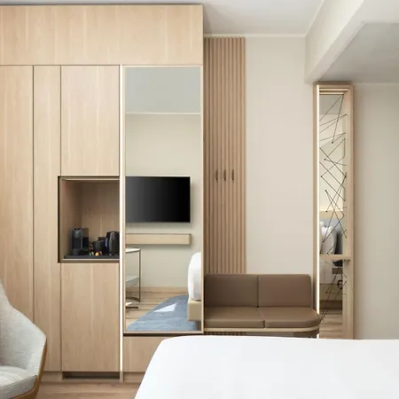 מלון Courtyard By Marriott Linate 4*