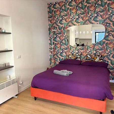 La Vecchia Milano-les Nubles Vannucci - Il Ballatoio E Il Cortile *