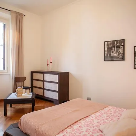 Bright And Comfy In A Beautiful Contemporary Milánó