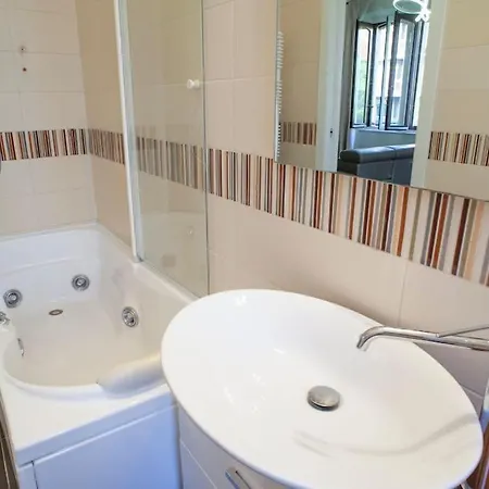 Bright And Comfy In A Beautiful Contemporary Appartamento *