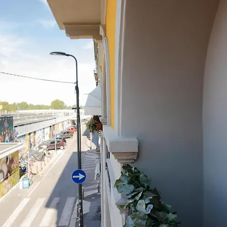 Bright 2-room For Friends And Relatives Apartament Mediolan