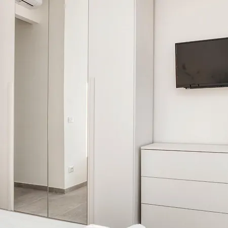 Stylish Flat Porta Venezia - Wifi, Ac, Metro Apartment