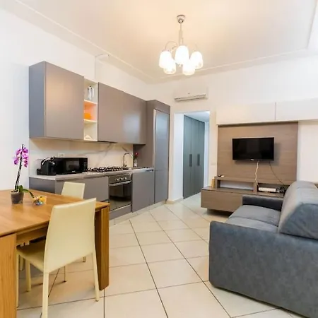 Atene Bilocale In Affitto Breve * ミラノ