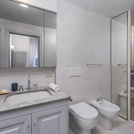 Brera Vicolo Fiori ミラノ