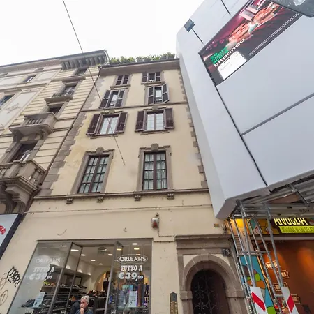 Apartment Charming 2-bedroom In Milanese Building Milan