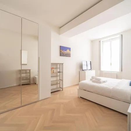 Charming 2-bedroom In Milanese Building * Milan