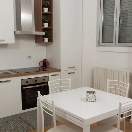 Apartment Ermes Anacreonte Mailand