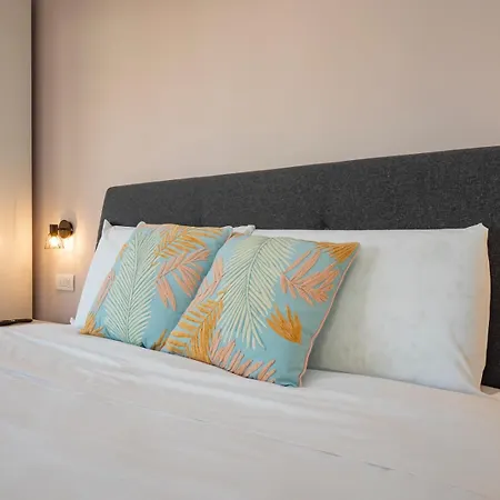 Apartman Elegante E Luminoso Con Box Auto A Pochi Passi Da Metropolitana M4 Milánó