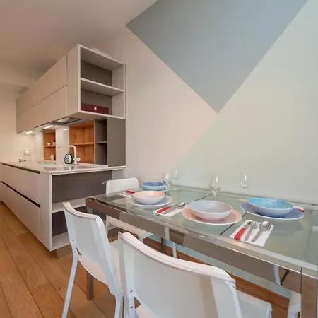 Elegante E Luminoso Con Box Auto A Pochi Passi Da Metropolitana M4 * Μιλάνο