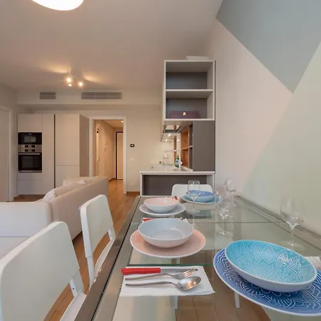 Elegante E Luminoso Con Box Auto A Pochi Passi Da Metropolitana M4 Μιλάνο