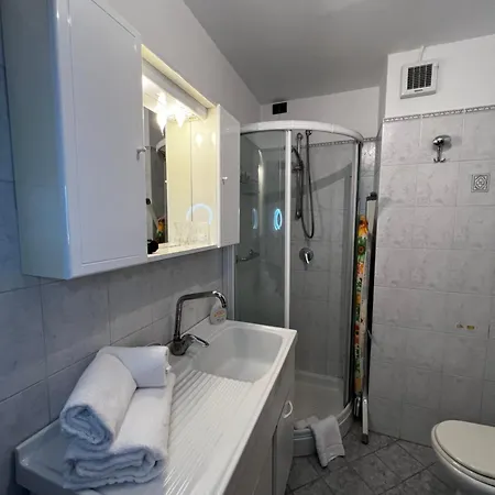 Prada Wifi-netflix-air Conditioning Apartment