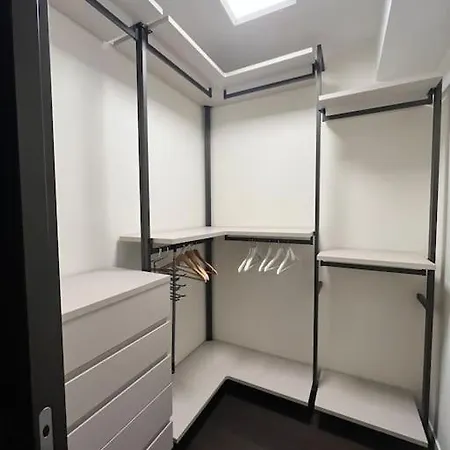 Luxury Close To Citylife, Metro & Dining Hébergement de vacances Milan