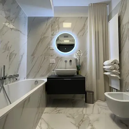 Luxury Close To Citylife, Metro & Dining Hébergement de vacances *