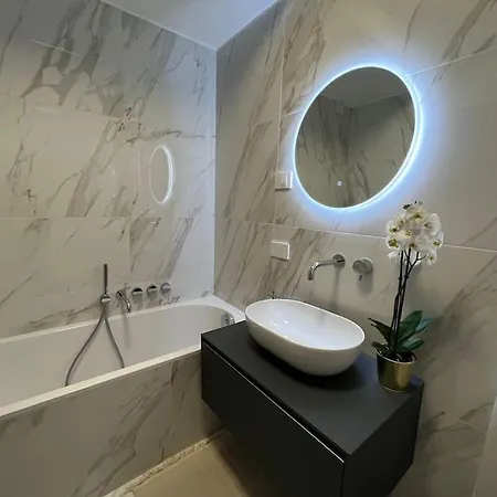 Luxury Close To Citylife, Metro & Dining