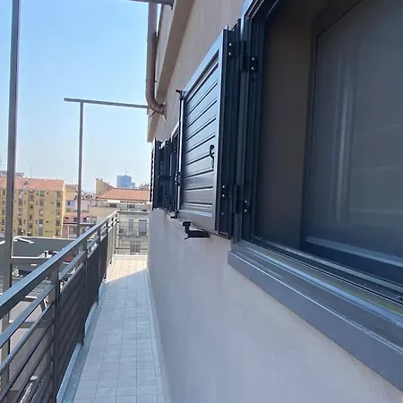 Penthouse Luce Near Metro-bus-tram דירה מילאנו
