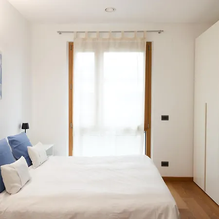 Experience Design Bed&show Nocleg ze śniadaniem 4*