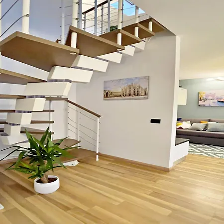 Chic Apt Near Piazza Duomo, Milan
