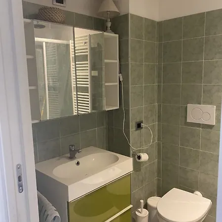 Entire House - Cute And Modern Flat, Very Well Connected To The Center Apartman *