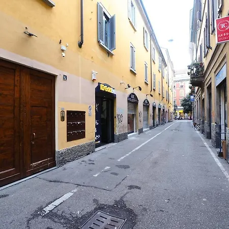 54 - Boutique Near Metro