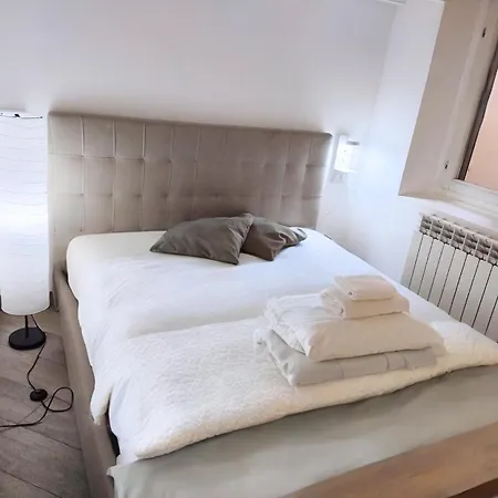 Hbhall Porta Romana Apartment