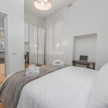 Solari Apartment, In Design Area, Near Tortona District, Appartement