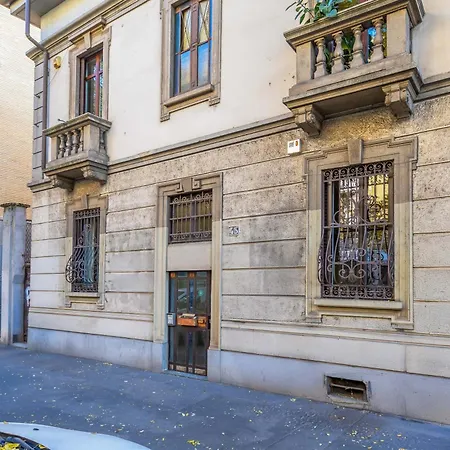 Solari Apartment, In Design Area, Near Tortona District, Appartement