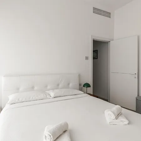 Palazzo Visconti Di Modrone, Two Beautiful By Halldis Apartament