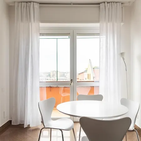 Youhosty - Paul Valery Bis * Mailand