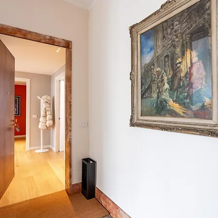 Luxurious & Spacious Flats In Duomo *