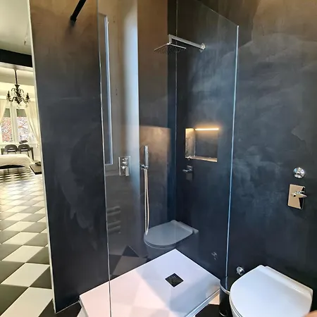 Black And White In Downtown With Ac, Wifi And Subway M1 M2 Airoport Connected, Station Appartement Milan