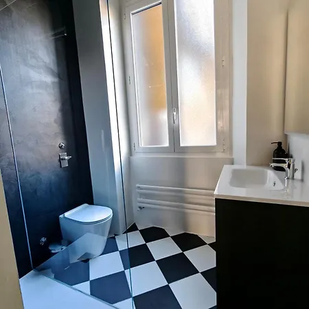 Black And White In Downtown With Ac, Wifi And Subway M1 M2 Airoport Connected, Station * Milan