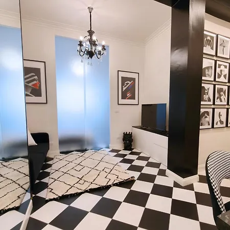 Apartament Black And White In Downtown With Ac, Wifi And Subway M1 M2 Airoport Connected, Station Mediolan