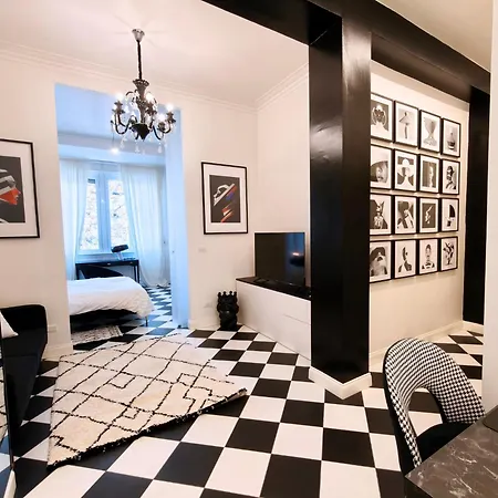 Black And White In Downtown With Ac, Wifi And Subway M1 M2 Airoport Connected, Station *